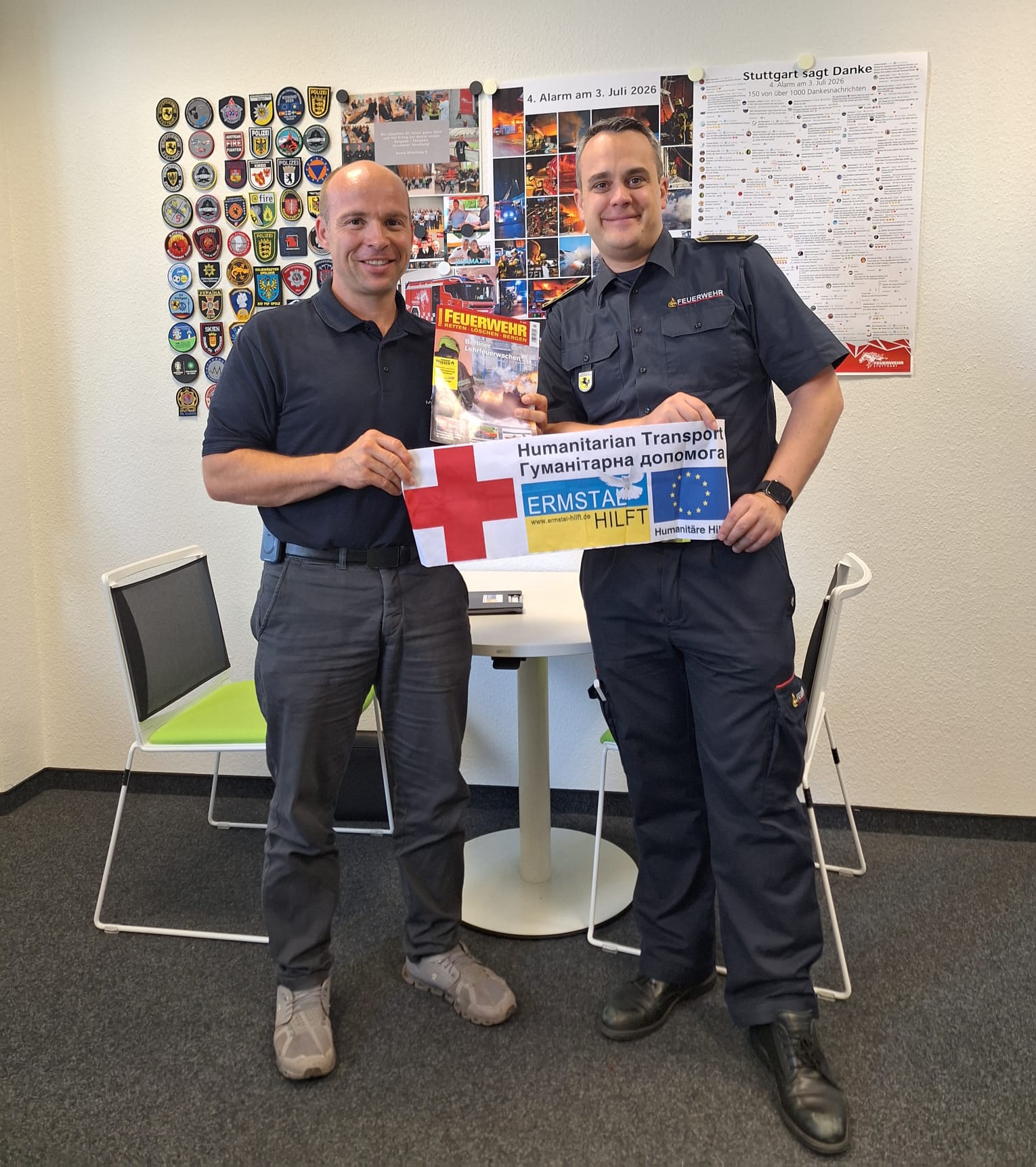 Persönlicher Austausch bei der Branddirektion Stuttgart; die Zeitschrift FEUERWEHR griff das Engagement bereits in Ausgabe 11/2025 auf.