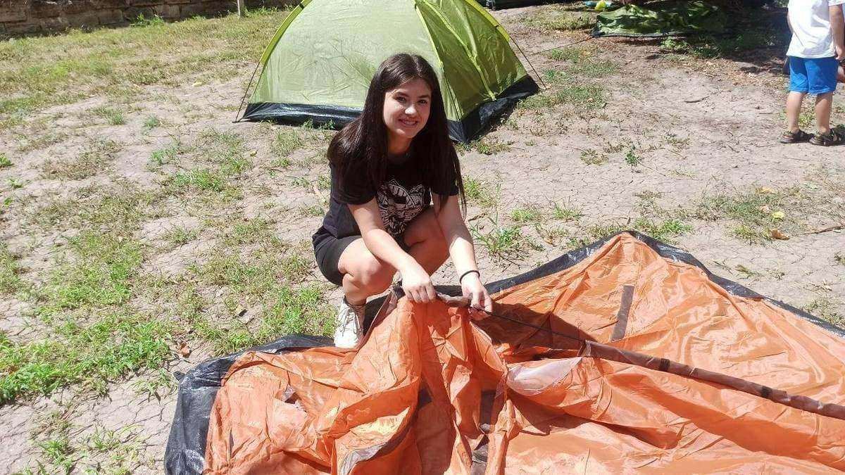 Zeltaufbau im Sommercamp Tarutino 2023