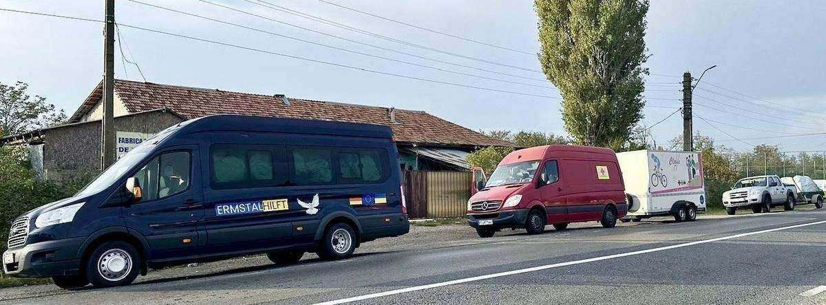 Schulbus und Hilfskonvoi für Tarutino