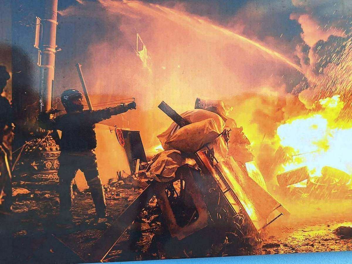 Historisches Bild von Protest und Feuer