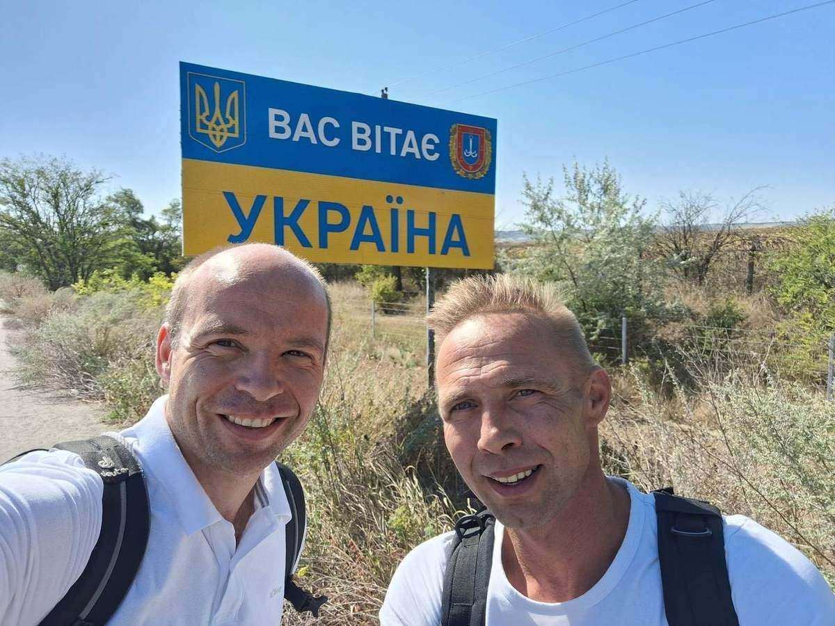 Martin Salzer und Simon Nowotni gemeinsam in der Ukraine