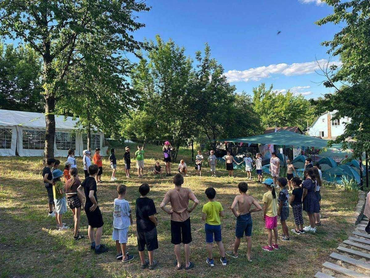 Kinder beim Zeltlager in Tarutino