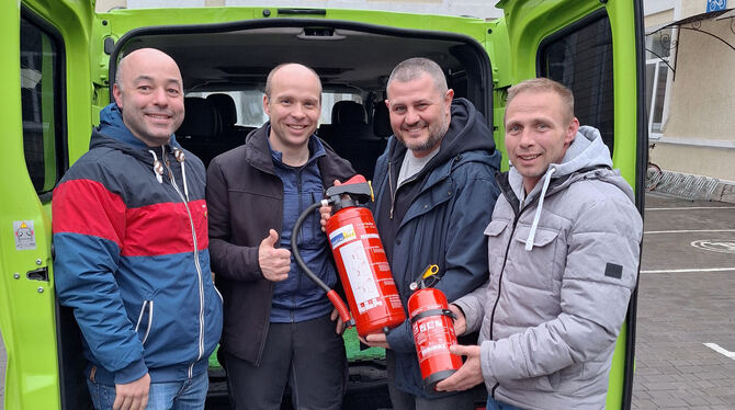 ERMSTALHILFT übergibt Feuerlöscher und weitere Feuerwehrausrüstung während der Ukraine-Tour im Frühjahr 2026