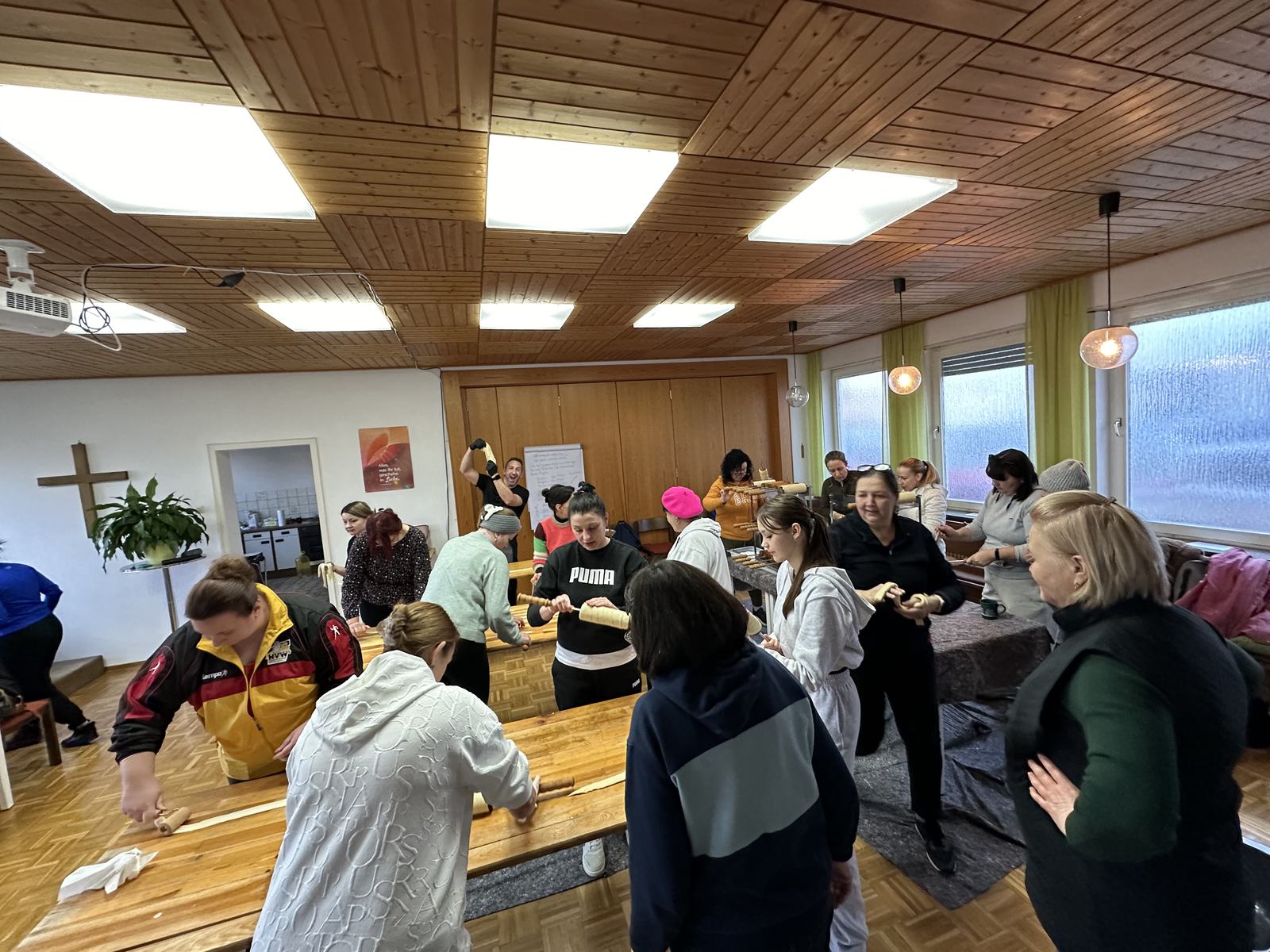 Vorbereitung der Baumstriezel in Dettingen
