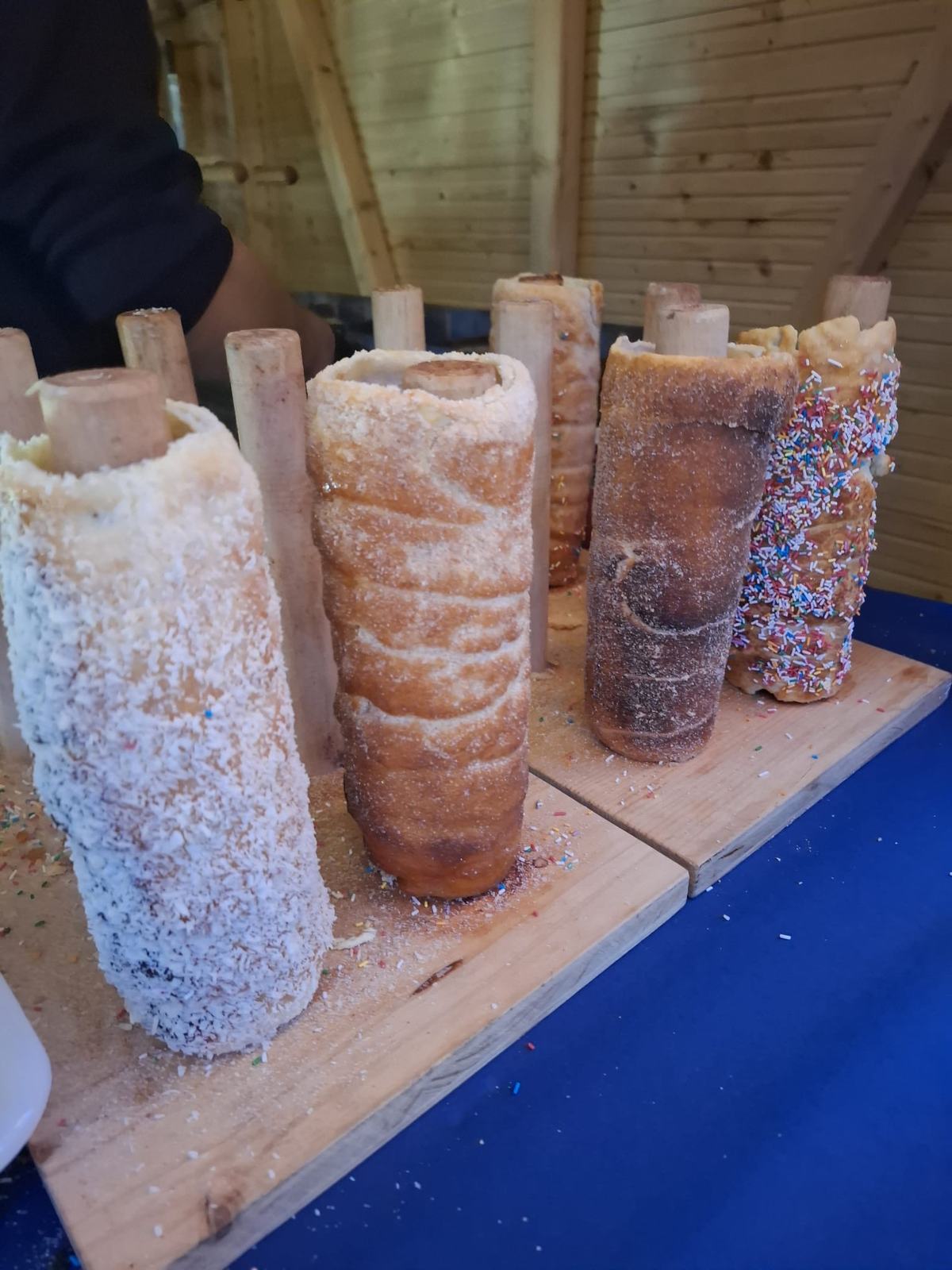 Backen der Baumstriezel
