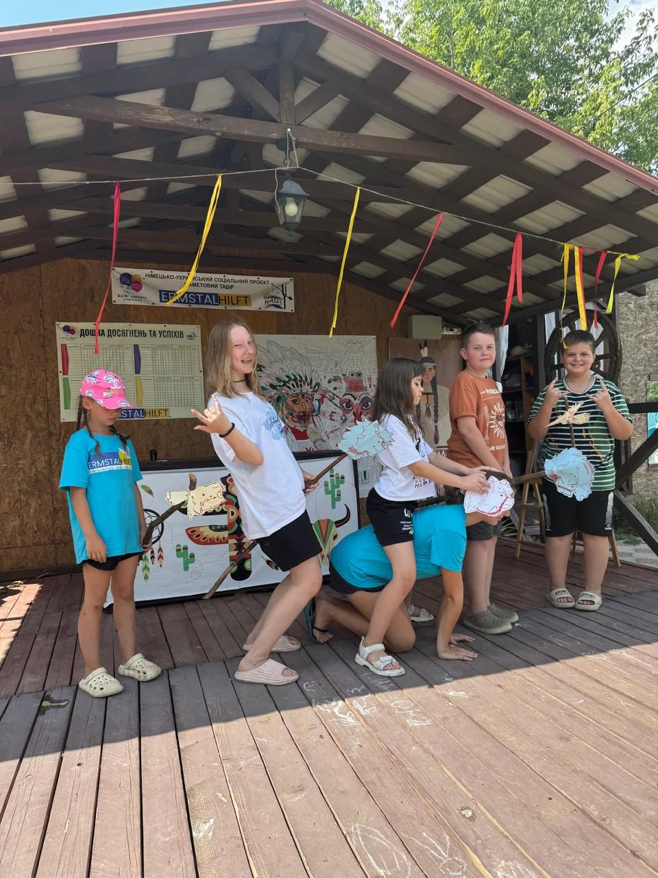 Kinder bei einer Aufführung auf der Campbühne